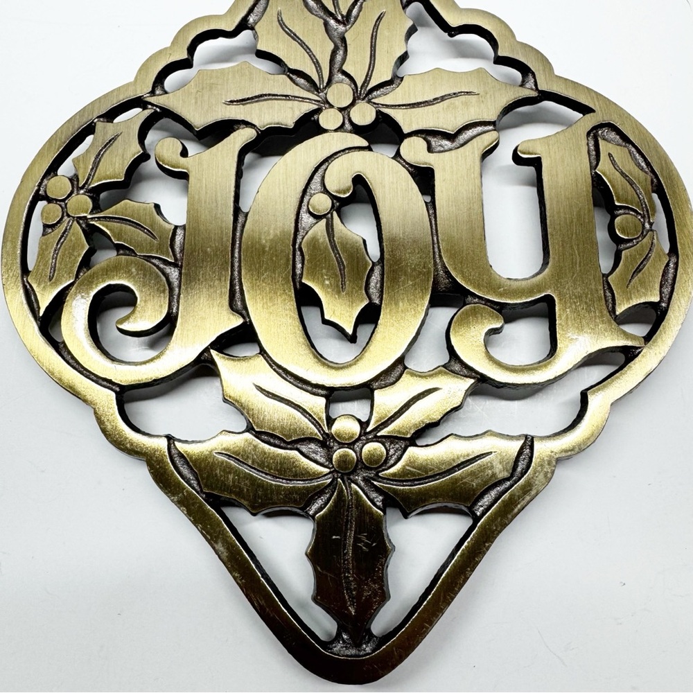 Vintage Avon Jolly Holly Joy Cast Iron Trivet - Picture 3 of 6